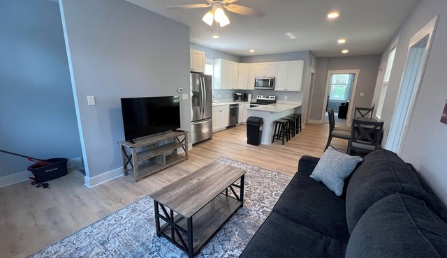 Central Home 3min to downtown + private parking + 10% off Ark, Aquarium, and Zoo