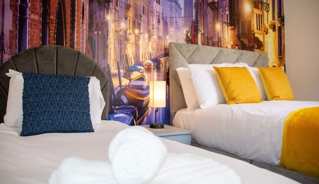 Central House, Near Train & Fun!