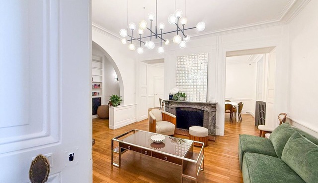 Central house with parking - 15 guests.