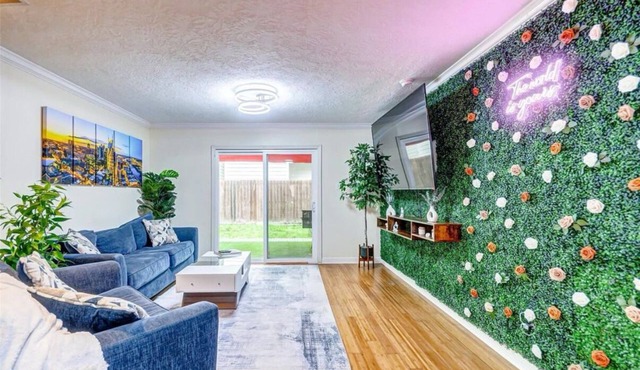 Central Houston Home - Near RODEO ~ Medical Center & Downtown