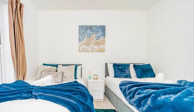 Central Hove 3 Bedroom Flat BN32OSM18