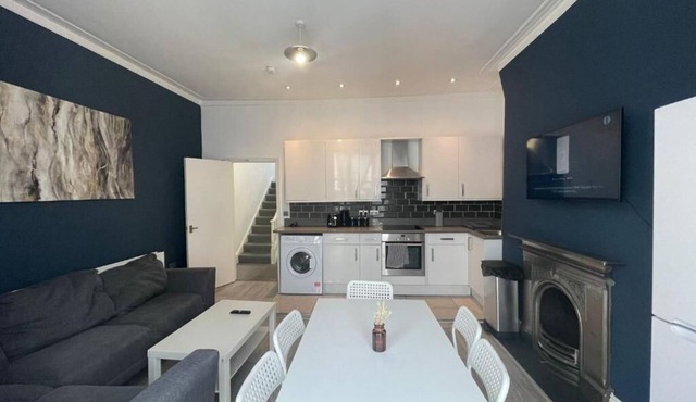 Central Hove 5 Bedroom Flat BN332AWES