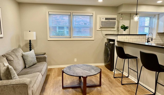 Central Hub: Minutes to UNMC and Dining