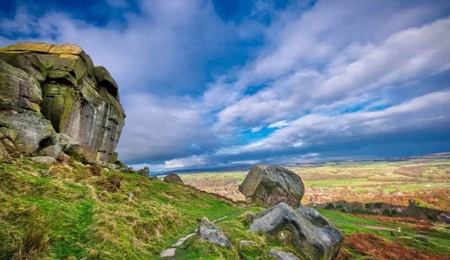 CENTRAL ILKLEY Most popular holiday cabin, wood fire, free parking, EV Charger