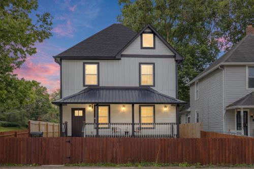 Central Indy 5BD - Pingpong - Outdoor Movie - BBQ