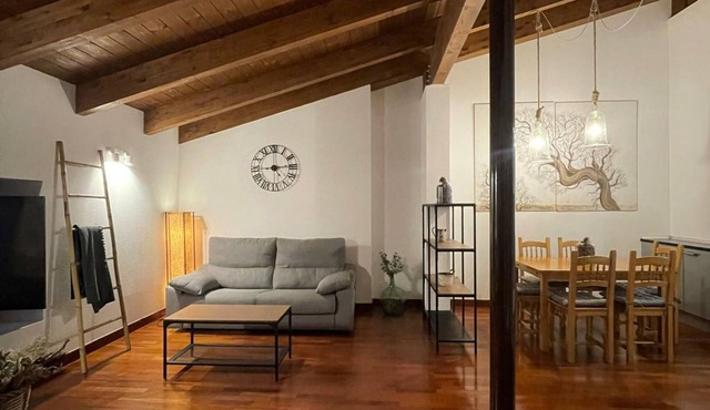 Central Jaca Penthouse: Cozy 2BR + Sofa-bed, Fully Equipped Kitchen