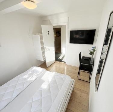 Central Large Double Room with free parking