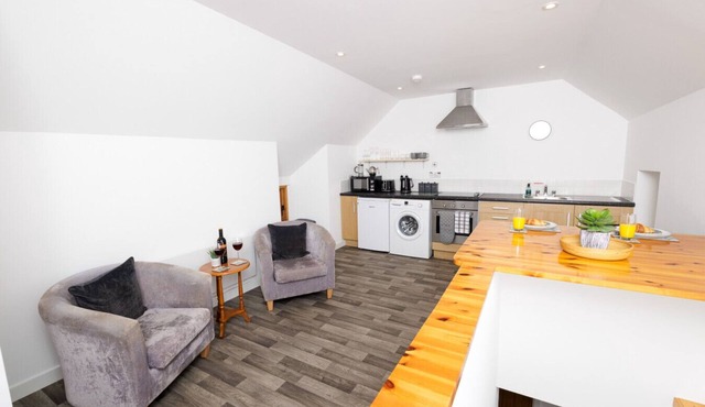 Central Lerwick 1-Bed Maisonette; Historic Charm