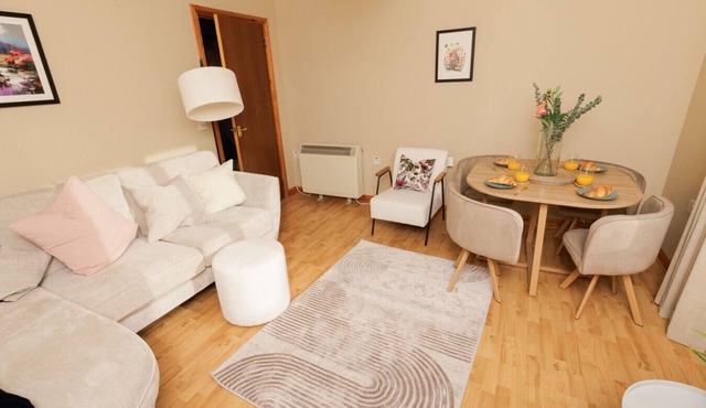 Central Lerwick; Pet-Friendly 2-Bed Apartment