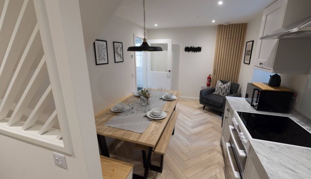 Central Lerwick Stay – Walk to Harbour & Shops