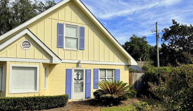 Central location to EVERYTHING! Fenced private use pool!