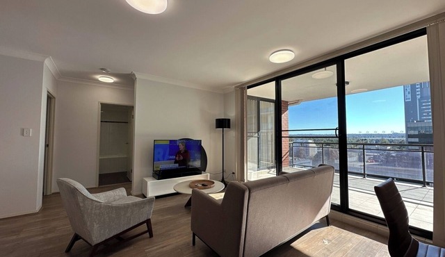 Central Located 2 Bedroom with Parking Close Train