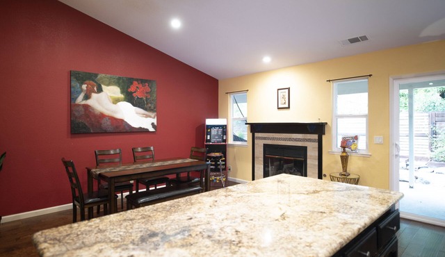 Central Location 4BR w/Arcades & Spacious Parking
