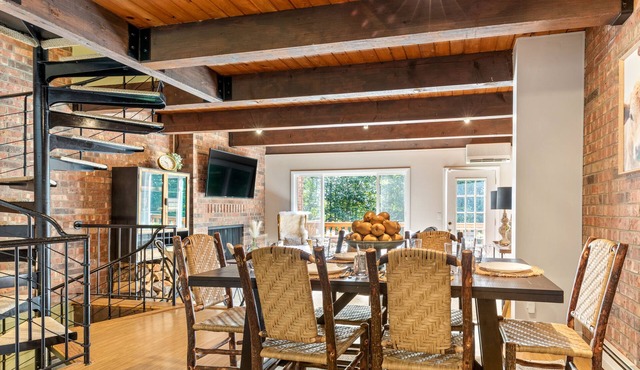 Central location, beautifully furnished!