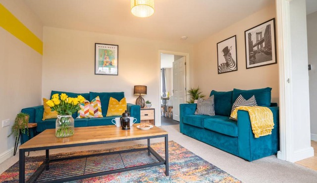 Central location -3 Beds, 2 baths , off-street parking, fast Wifi, sleeps 7