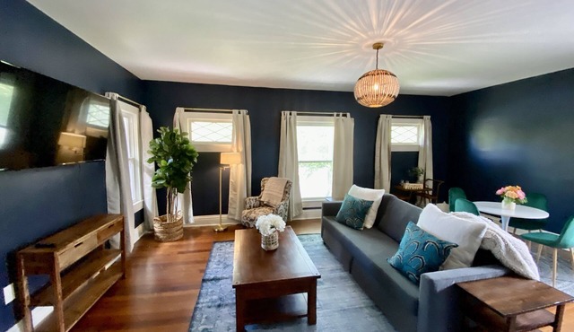 Central location! Historic neighborhood. Easy walk to shops and restaurants