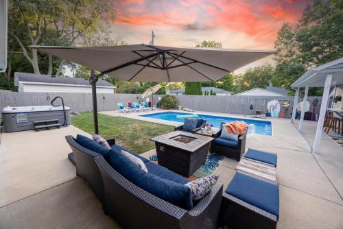 Central location Hot Tub Heated Pool Digital Game Table