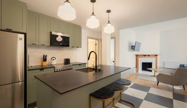 Central location in Montreal with parking