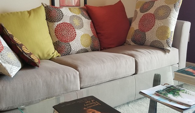 Central location-water views, cheerful yet peaceful vibe for relaxing