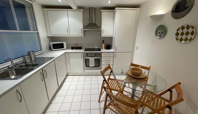 Central London 2 Bed Apt- Sleeps 4 & Pet Friendly