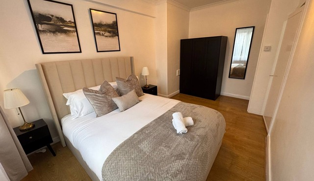 Central London Apartment Near Tower Bridge | Private Entrance & Garden