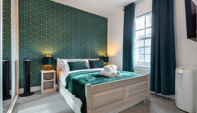 * Central London Haven With AC. Steps To Big Ben *