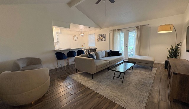 Central Luxe Hub 10 min to Galleria, NRG & Med Center
