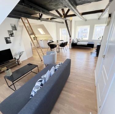 Central Luxury apartment - Free private parking