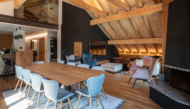 Central, Luxury, Chalet-Style Penthouse Apartment