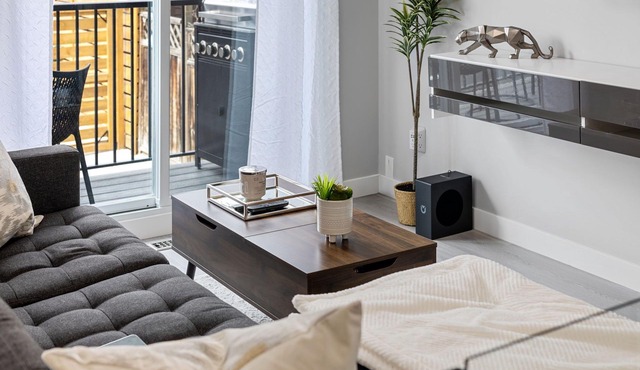 Central Luxury Inner-City Home with A/C | King Beds | Fast wifi | Sleeps 10