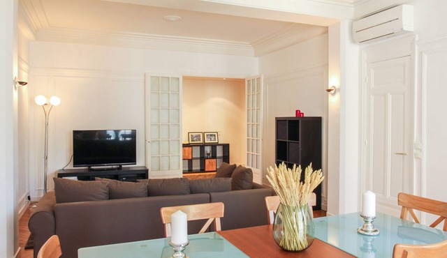 Central Luxury On Prestigious Bd Victor.hugo (2min Walk Pedestrian Zone & Beach)