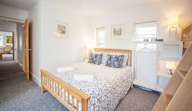 Central Maisonette w/Roof Terrace (BSM)