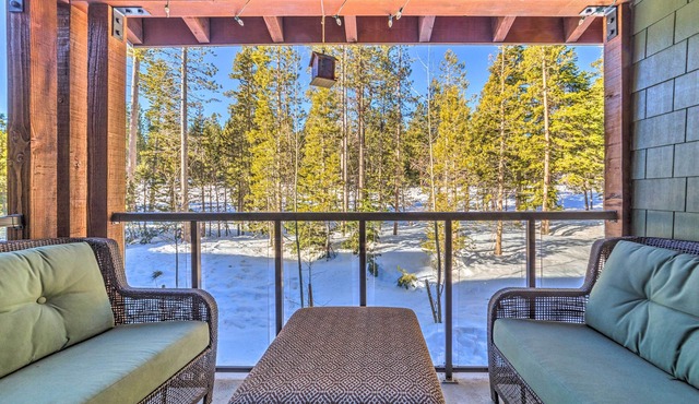 Central Mammoth Lakes Townhome ~ 1 Mi to Slopes