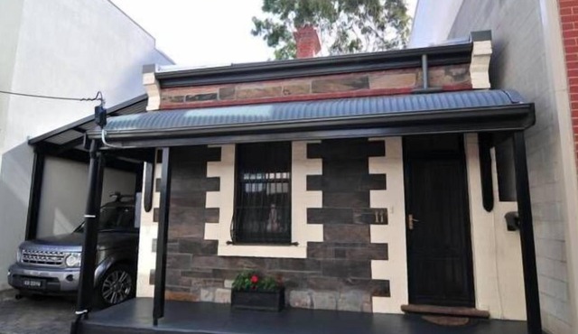 Central Market Cottage: an urban retreat for you and your Pets