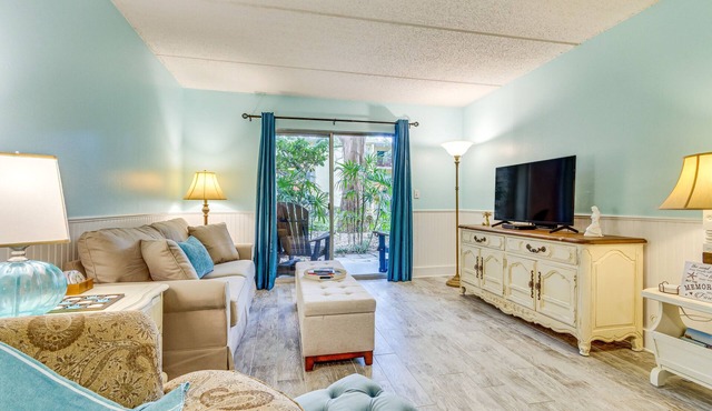 Central Mary Esther Condo 5 Mi to Okaloosa Island!