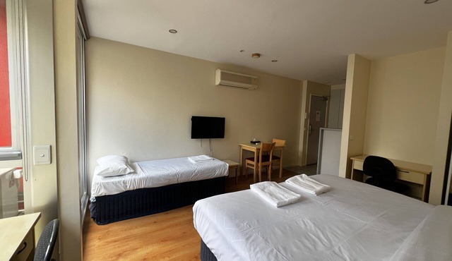 Central Melbourne Stay for 3 | Free Wi-Fi
