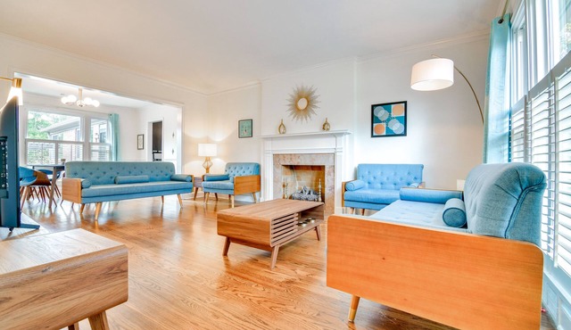 Central Memphis Home: MCM Decor, Walk to Midtown!
