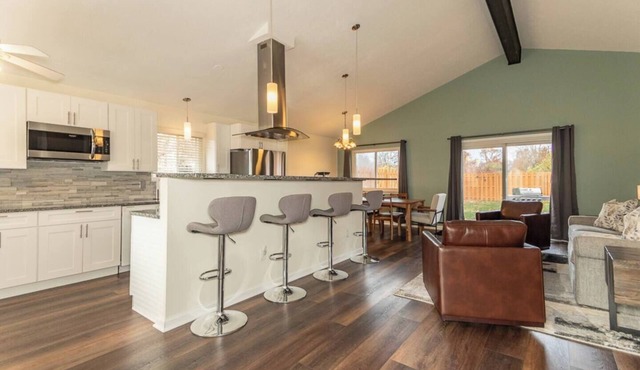 Central Mentor | 5 Beds | 2 Bath | Fenced Yard