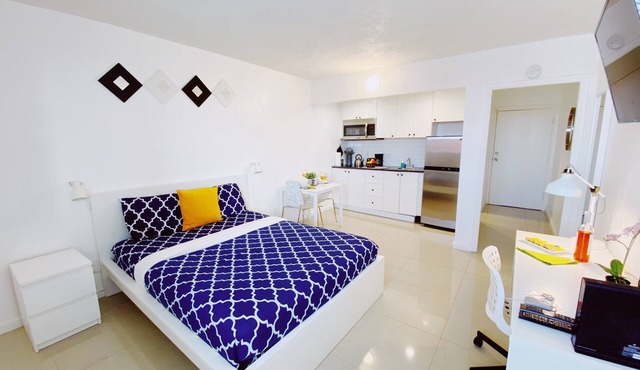 Central Miami Studio w/Parking - Coconut Grove