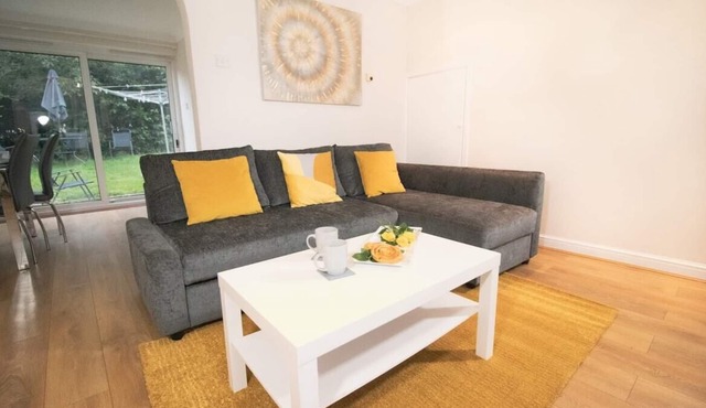 Central MK Contractors house, Free parking, GARDEN