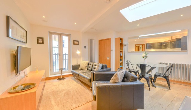 Central Modern 2 Bed With Parking