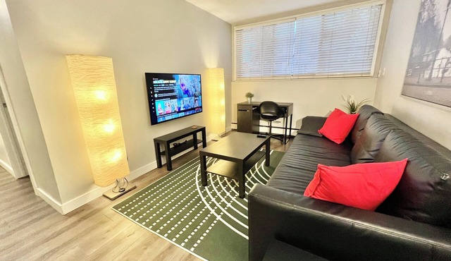 Central, Modern and Cozy 1 Bedroom Retreat in the Heart of Tuxedo