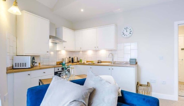 Central, Modern Apartment for Netflix & City Break