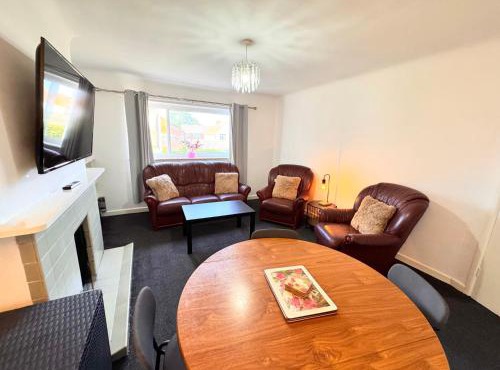 Central Modern Flat in Southampton, Sleeps 5, Free Off-Road Parking, Close to Hospital, Cruise terminal and Centre, Great for contractors, friends & families