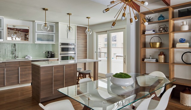 Central Modern Retreat Ideal for Families & Groups! Sleeps 7, Pet Friendly