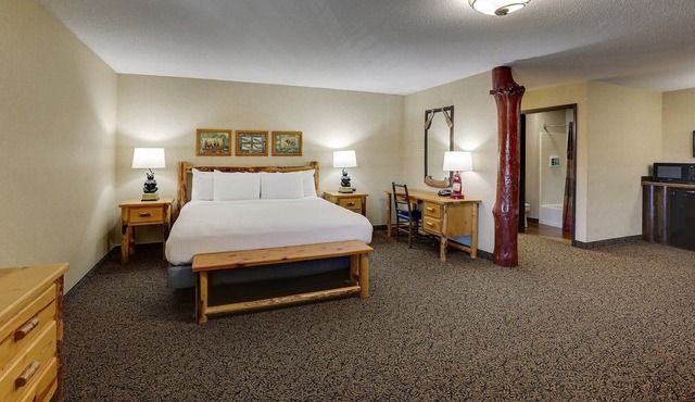 Central Moline Stay | 1 King Bed | Near Downtown Attractions