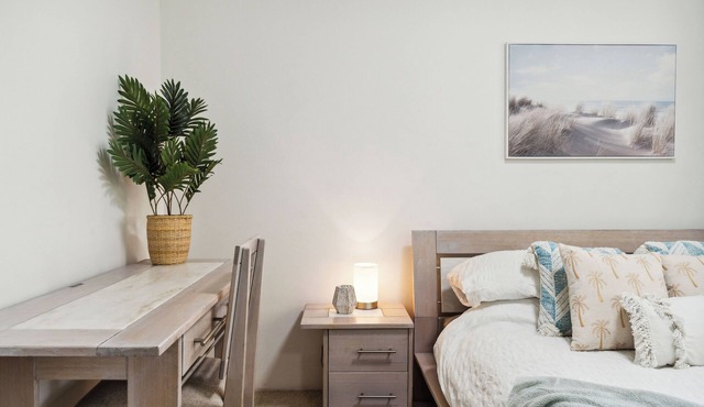 Central Mosman 2BR Family Unit with Bunk Beds & Parking.