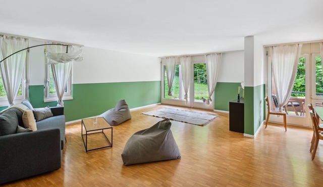 Central Oasis: Spacious & Quiet Flat