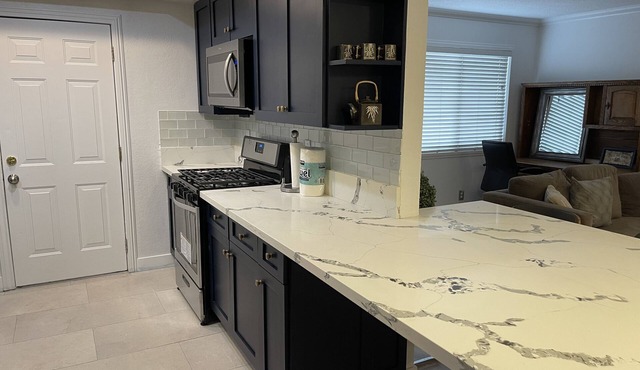 Central of LA 7beds 2bathroom single level home