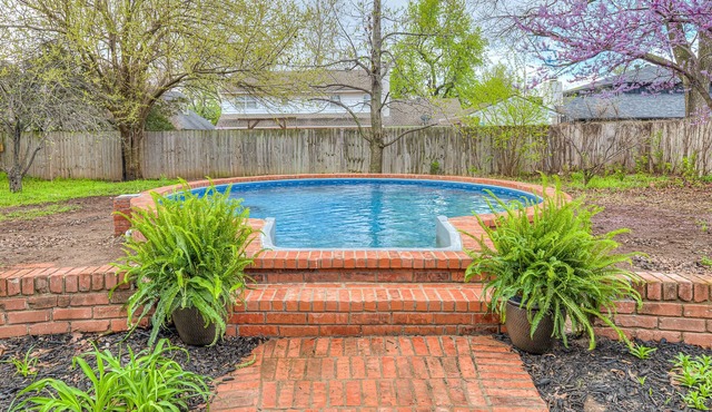 Central OKC - Spacious home with pool, gym, pool table, and shuffleboard